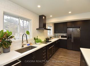 1221 Dundix Rd #8, Mississauga, ON L4Y3Y9