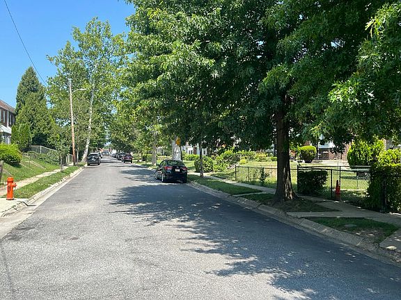 4th image of 3730 Columbus Dr