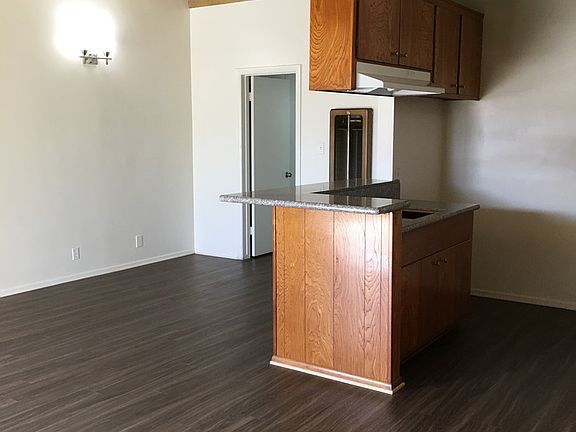 3rd image of 14603 Rosecrans Ave APT 11