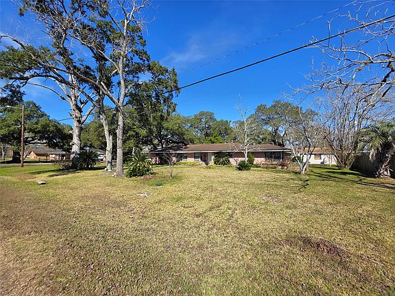 2nd image of 706 Maple St