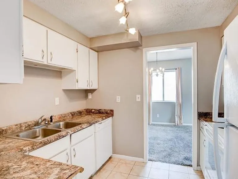 500 S 37th St #207 — Photo 11