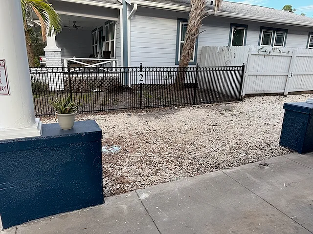 803 E James St — Photo 10