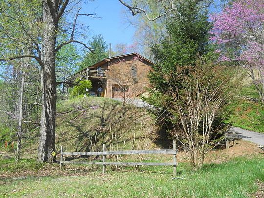1st image of 1352 Lakeview Dr