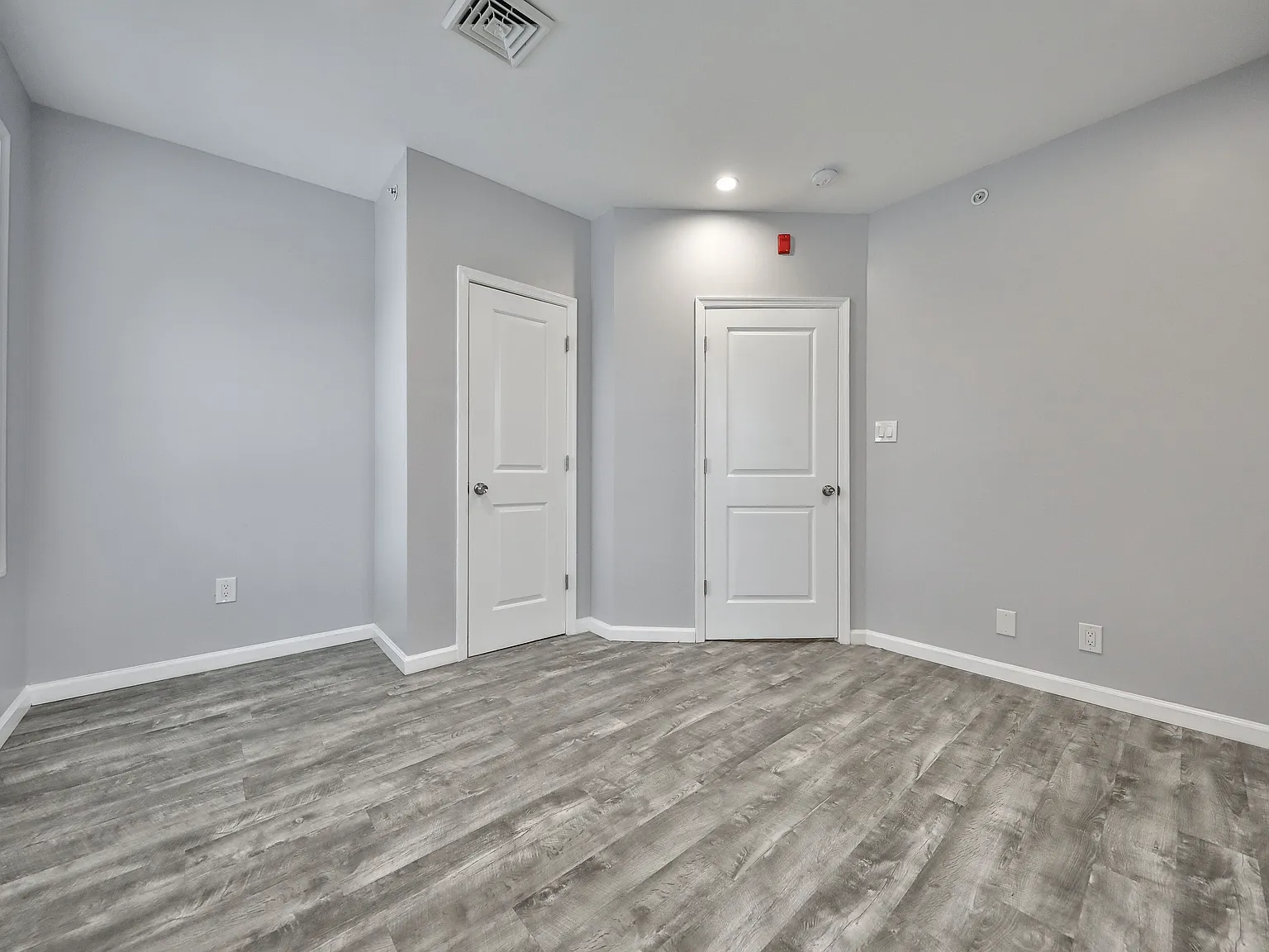 3 bed, 1400 sqft, $2,300 — Photo 2