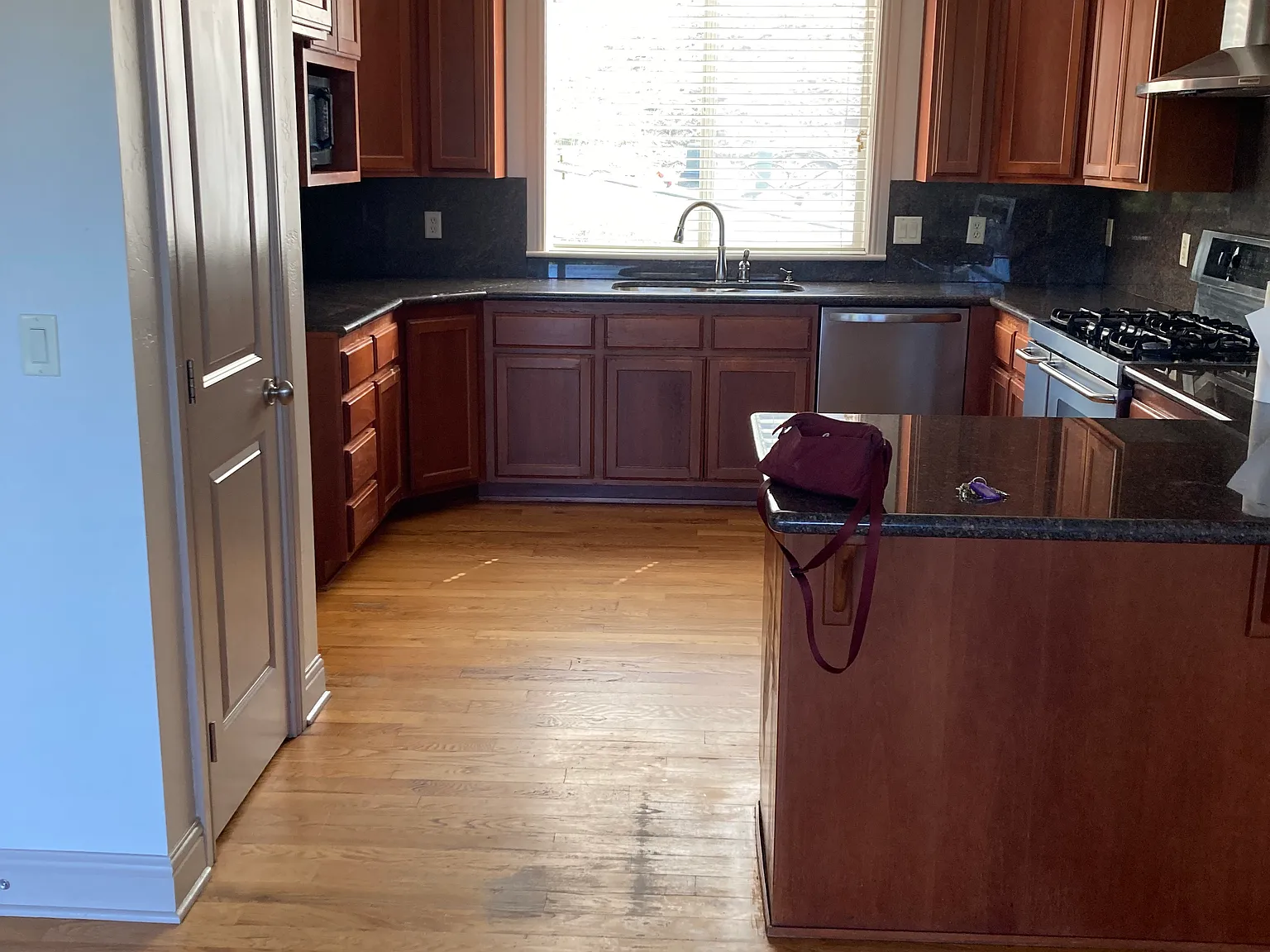 4 bed, 2.5 bath, 2980 sqft, $2,950 — Photo 4