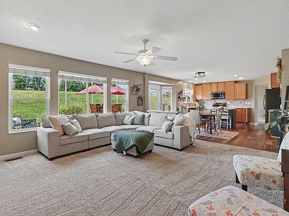 5th image of 1966 Peach Blossom Ln