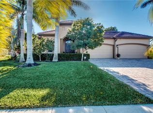 896 Palmetto Pointe Cir, Cape Coral, FL 33991