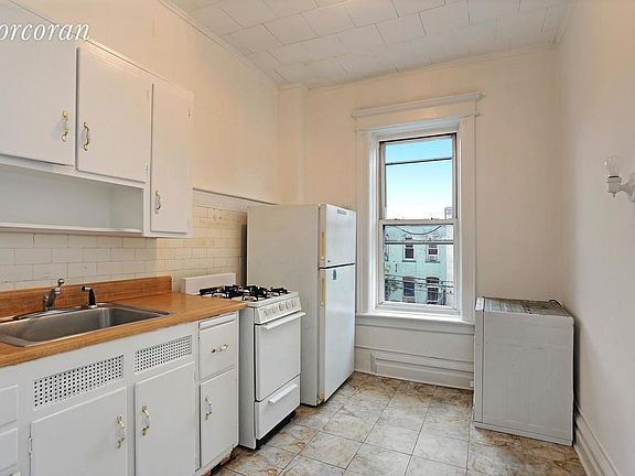 3rd image of 506 8th St #3