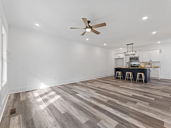 4th image of 356 W Caroline St