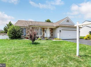 60 Joan Dr, York, PA 17404