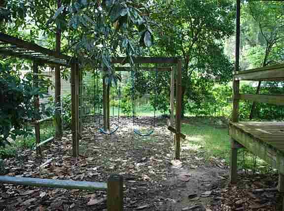 3rd image of 2415 Banyan Dr