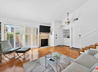 18419 Collins St UNIT A, Los Angeles, CA 91356