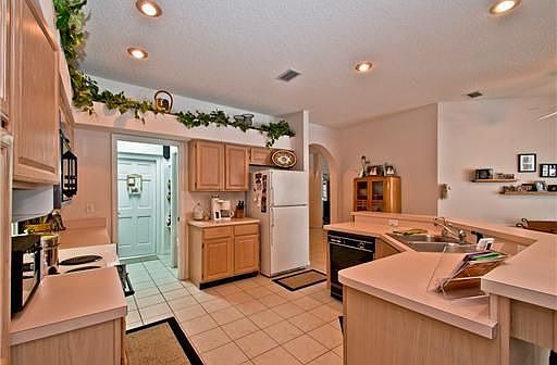 4th image of 2746 McNair Dr