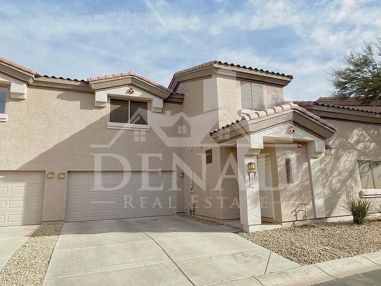 8144 W Beck Ln — Photo 1