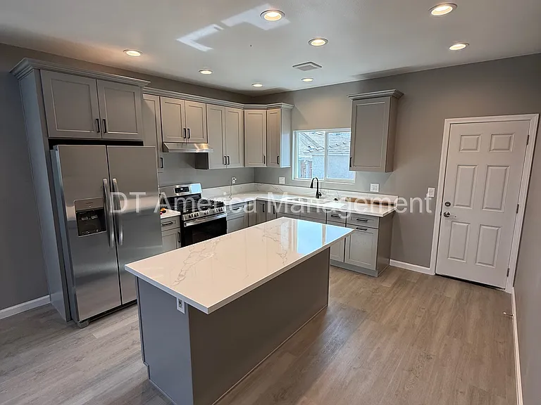5484 Timothy Dr — Photo 8