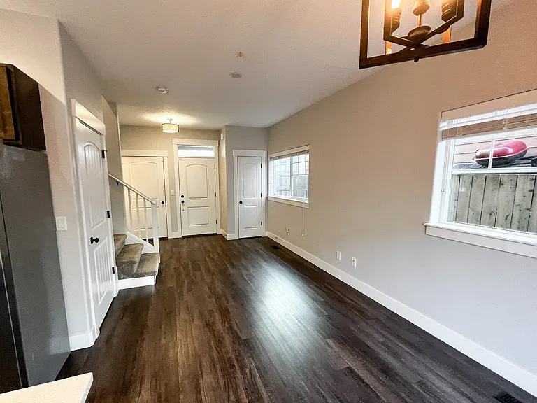5729 Honey Bee St S — Photo 6