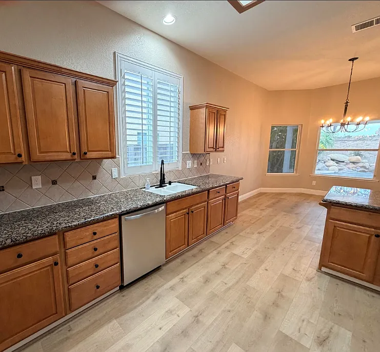 4 bed, 2300 sqft, $3,000 — Photo 4
