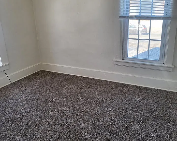 1027 E Main St — Photo 9