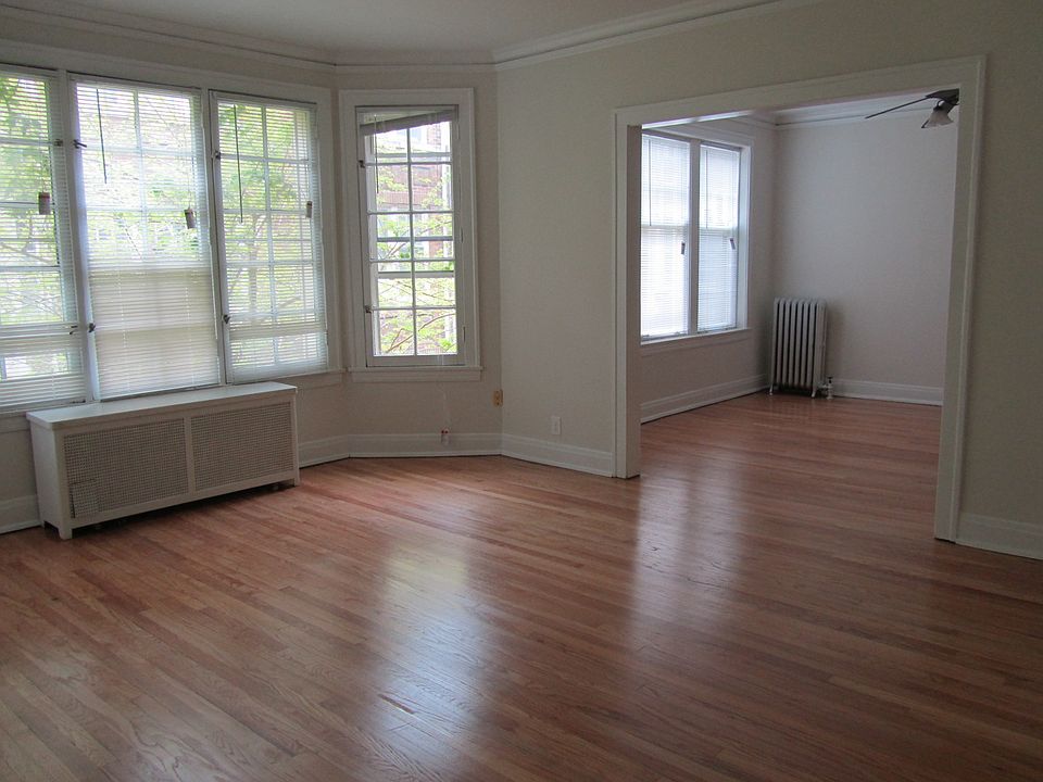 1st image of 1374 W Greenleaf Ave APT 1S
