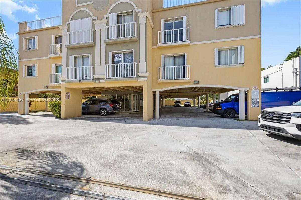 River West Condo — Photo 4