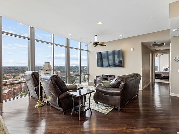 2nd image of 4242 Broadway #1504