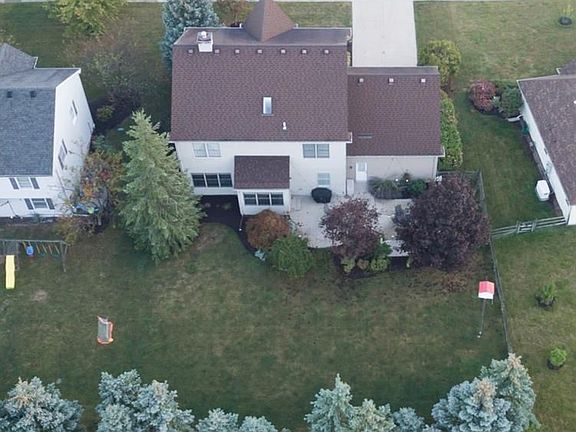 3rd image of 26384 Laurel Ln