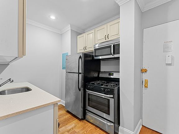 2nd image of 991 President St #4