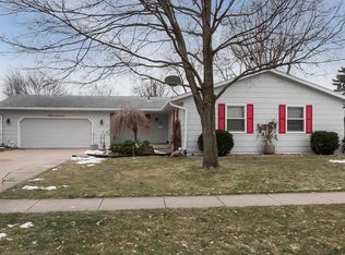 3061 27th Ave, Marion, IA 52302