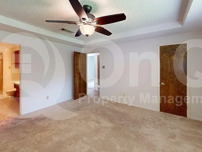 1114 Valerie Dr — Photo 10