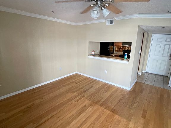 4th image of 1000 W Horatio St APT 108