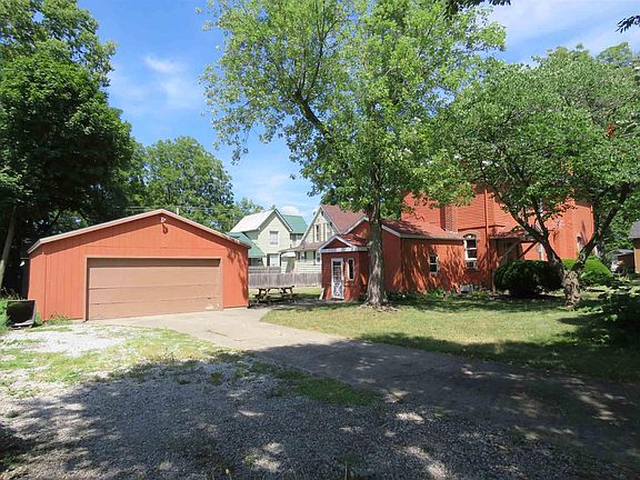 5th image of 705 Plum St