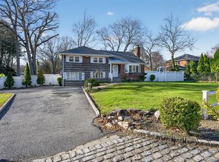 304 Maplewood Road, Huntington Station, NY