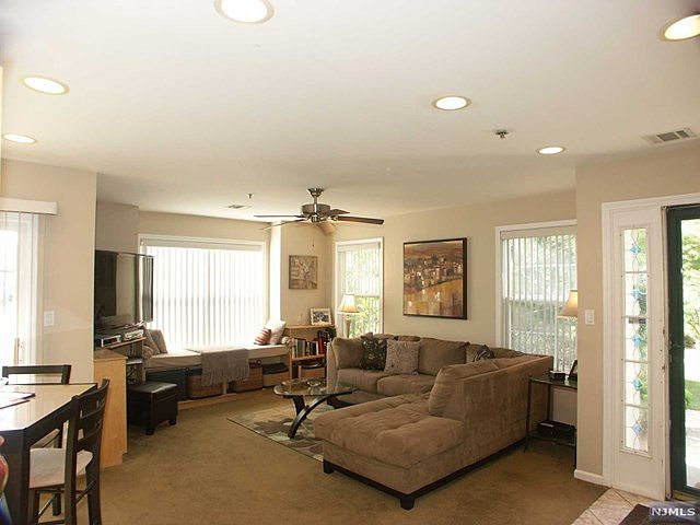 1st image of 141 Cambridge Ct #C041