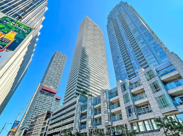 2221 Yonge St, Toronto, ON