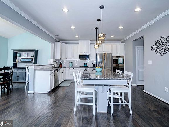 4th image of 727 Shady Creek Ct