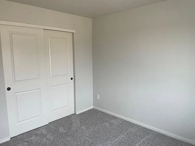 4786 Champlain Dr — Photo 16