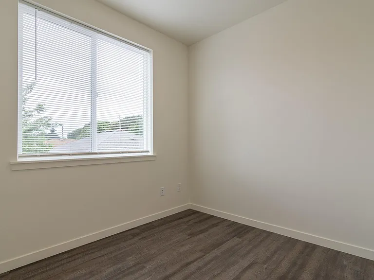 2630 NE Dekum St #4 — Photo 9