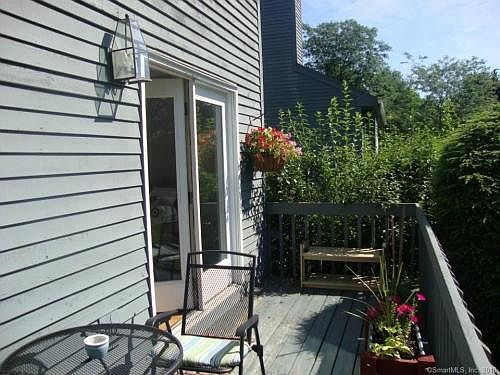 2nd image of 105 Sand Stone Dr