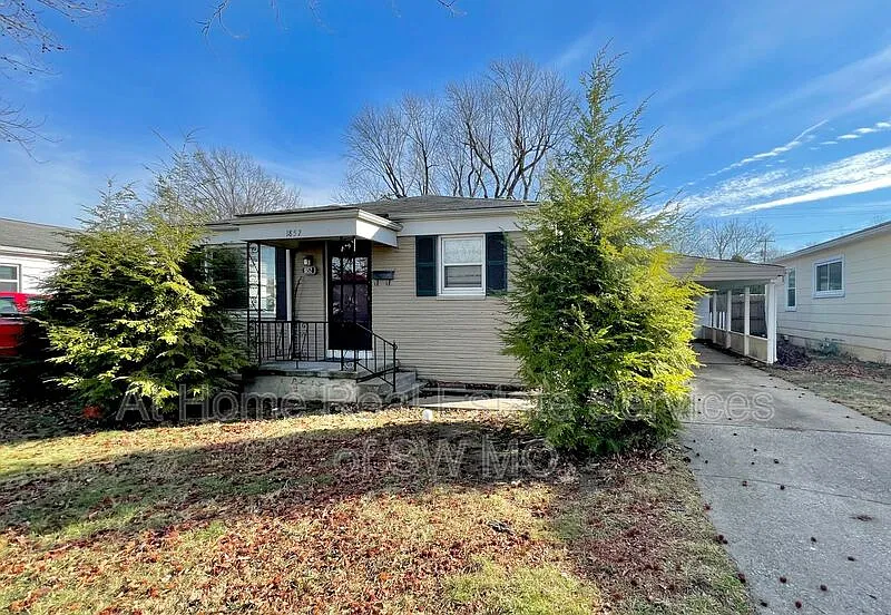 3 bed, 1.0 bath, 1498 sqft, $1,280 — Photo 1