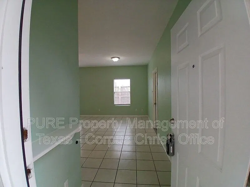 2 bed, 2.0 bath, 934 sqft, $1,600 — Photo 3