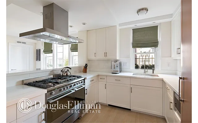 Sold by Douglas Elliman | media 16