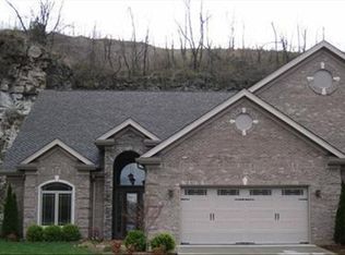 8036 Lakeside Quarry Dr, Jeffersonville, IN 47130