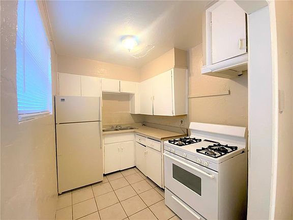 5th image of 506 SW 24th St