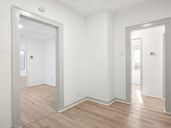 5th image of 1554 Larchmont Rd #B
