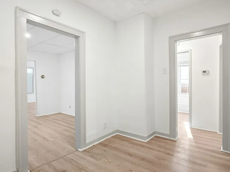 1554 Larchmont Rd #B — Photo 5