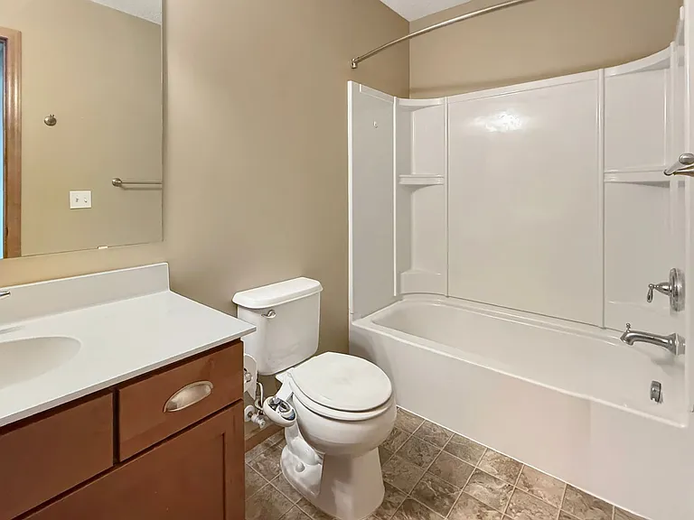 15251 Maryland Ave — Photo 11