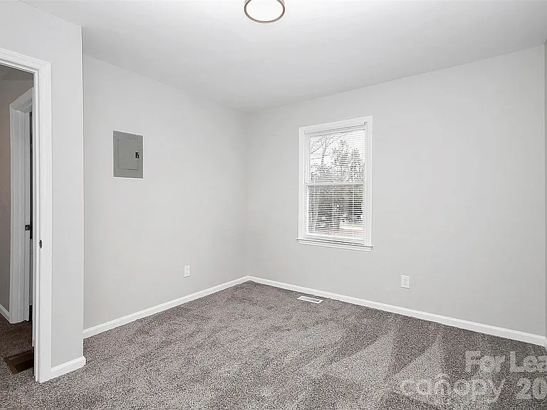 1233 Anderson St — Photo 14