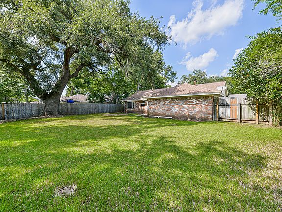 2nd image of 121 Tamarisk Trl