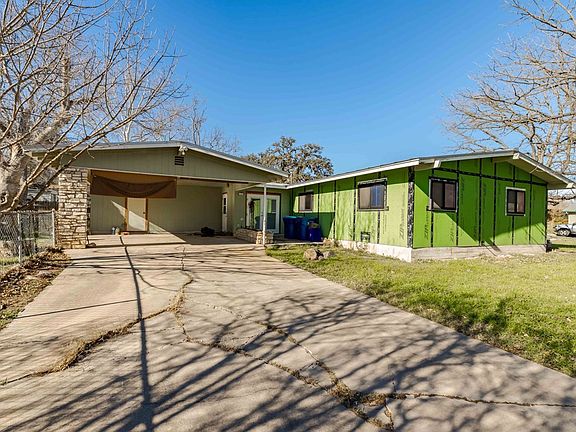 4th image of 701 Bluebonnet Dr