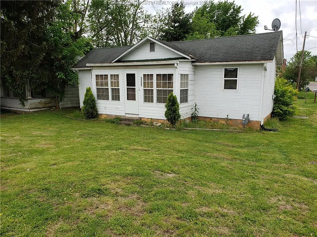 3323 Jackson Ave photo 1